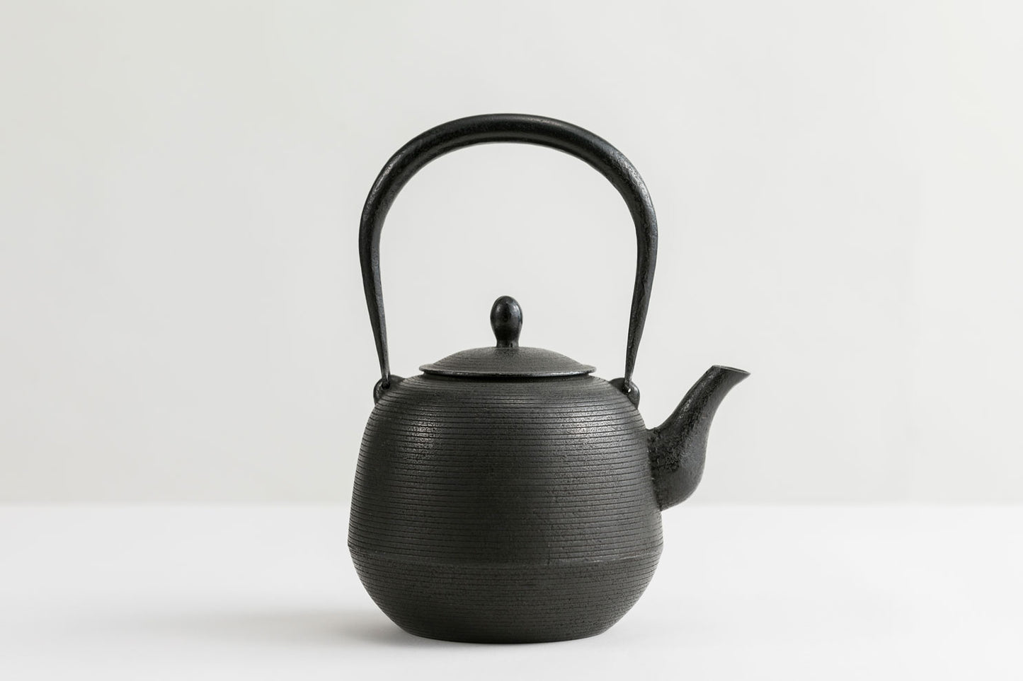 鉄瓶　棗型線引(黒)