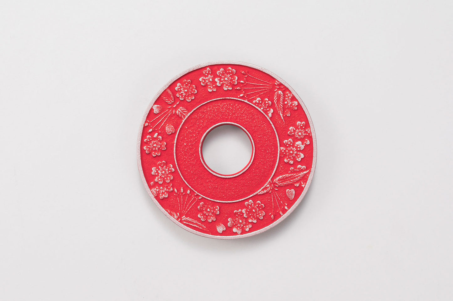 Kamashiki round cherry blossom (large) silver/red plum color