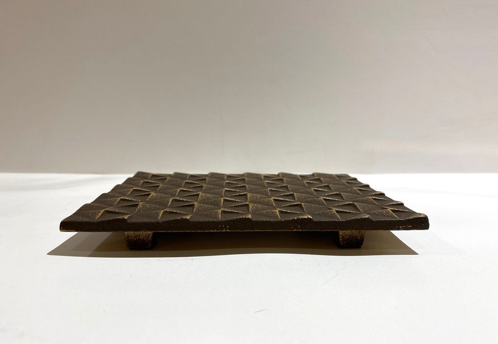 Kamashiki lattice pattern gold/dark brown