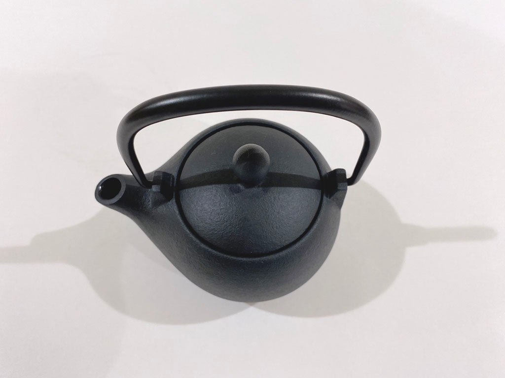 Teapot marron black