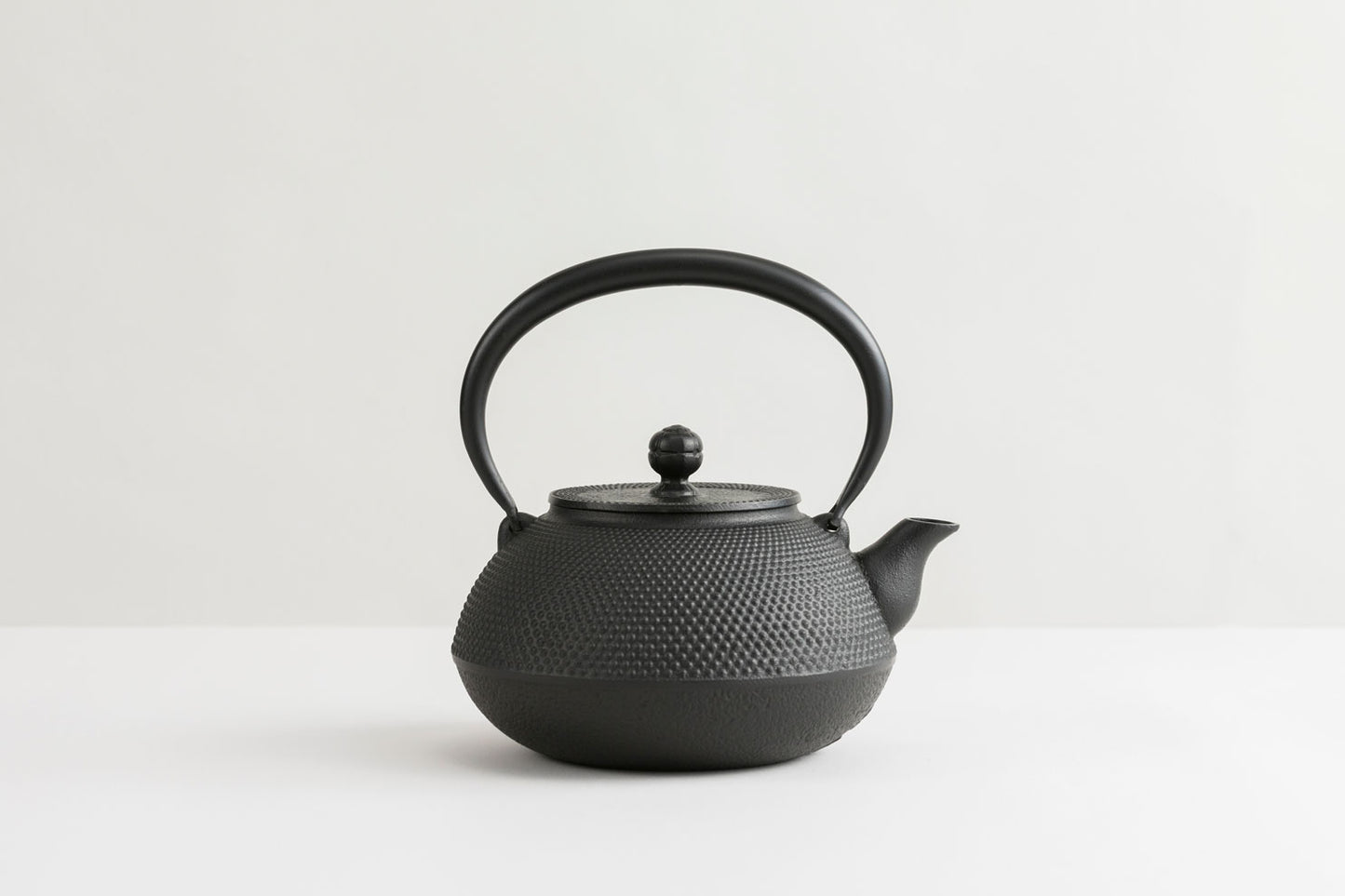 Iron kettle 9 type Hiramaru Arale (inner pot firing)