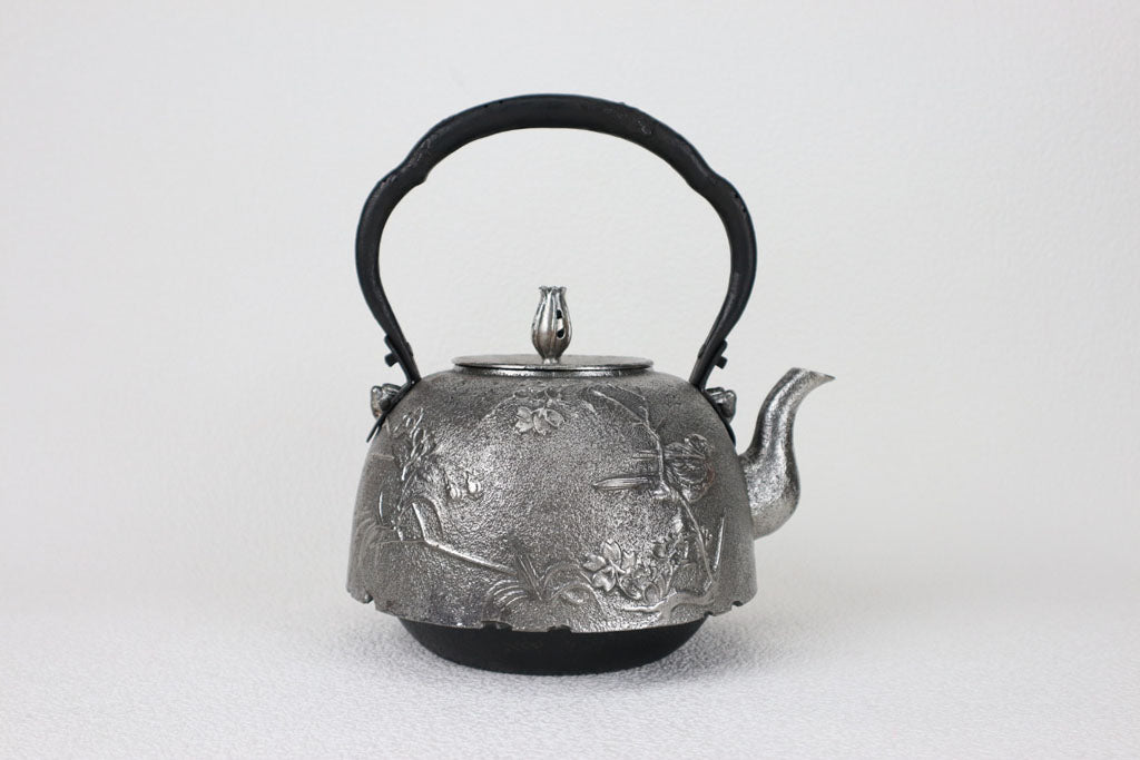 Iron kettle with cherry blossoms and small birds emblem