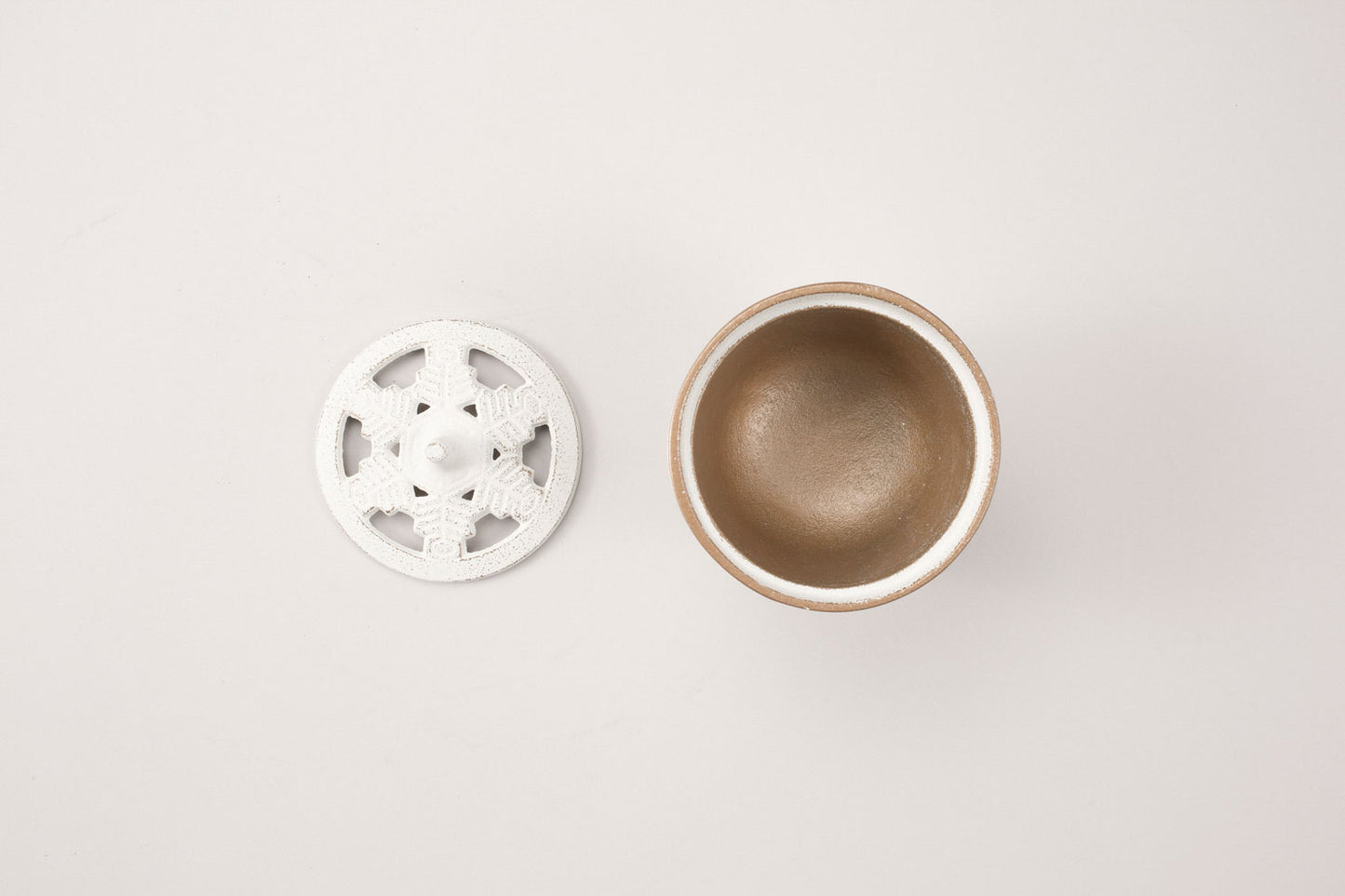 Incense burner of the four seasons Yuki (gold/linen)